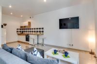 Televízia a/alebo spoločenská miestnosť v ubytovaní Zielone Apartamenty Katowice Chorzów