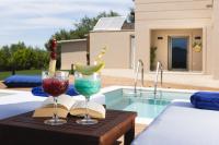 Bazén v ubytovaní Diomani Maison - Private Pool & Sea View, by ZanteWize alebo v jeho blízkosti