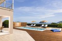 Bazén v ubytovaní Diomani Maison - Private Pool & Sea View, by ZanteWize alebo v jeho blízkosti