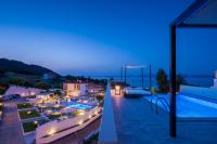 Bazén v ubytování Villa D'Oro - Luxury Villas & Suites nebo v jeho okolí