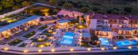 Bazén v ubytování Villa D'Oro - Luxury Villas & Suites nebo v jeho okolí