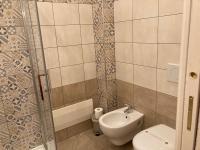 A bathroom at B&B Orchidea