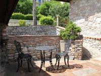 Patio lub wspólna przestrzeń na świeżym powietrzu w obiekcie Apartment La Tartufaia-6 by Interhome