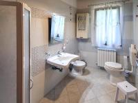 Kúpeľňa v ubytovaní Holiday Home Azienda Agricola Forzello-1 by Interhome