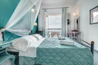 Postel nebo postele na pokoji v ubytování Eros Beach Hotel