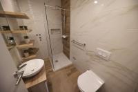 Koupelna v ubytování Apartmani Kiara