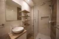 Koupelna v ubytování Apartmani Kiara