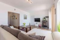 Televízia a/alebo spoločenská miestnosť v ubytovaní Apartment in Liganj 35553