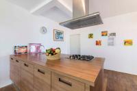 Kuchyňa alebo kuchynka v ubytovaní Apartment in Liganj 35553