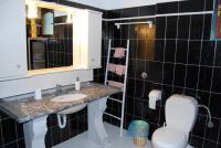 Kúpeľňa v ubytovaní Picturesque Villa in Limnos + Enclosed Garden + Sea View