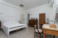A bed or beds in a room at S190 - Sirolo, trilocale in piazza
