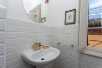 A bathroom at S190 - Sirolo, trilocale in piazza