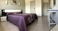 A bed or beds in a room at Dukes Habitaciones