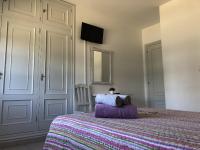 A bed or beds in a room at Dukes Habitaciones