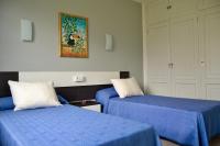 A bed or beds in a room at Dukes Habitaciones