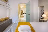 Posteľ alebo postele v izbe v ubytovaní Family home w. yard in Beating Heart of Old Town