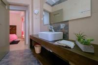 Posteľ alebo postele v izbe v ubytovaní Family home w. yard in Beating Heart of Old Town