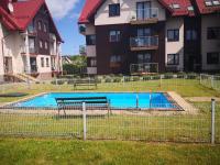 Bazén v ubytovaní Apartament Zdrojowy Jastrzębia Góra alebo v jeho blízkosti