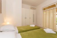 Plán poschodí v ubytovaní Comfortable modern studio with shaded patio