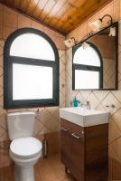 A bathroom at Liostasi