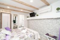 TV a/nebo společenská místnost v ubytování Lavender Room