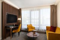 Televízia a/alebo spoločenská miestnosť v ubytovaní Grand Hotel Esztergom