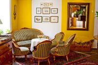 Ein Sitzbereich in der Unterkunft Hotel Gasthof Lercher