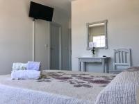 A bed or beds in a room at Dukes Habitaciones