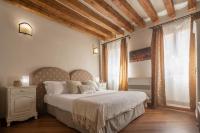 Posteľ alebo postele v izbe v ubytovaní Corte Contarina San Marco Apartment R&R