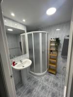 Koupelna v ubytování Escondite Real - Royal Hideaway - Vivienda con Fines Turísticos Hospital de San Miguel