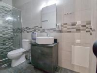 Kúpeľňa v ubytovaní Epipleon Luxury Suites -106- Δωμάτιο 40τμ με βεράντα 45τμ μπροστά στην θάλασσα