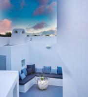 Posezení v ubytování Golden Stone Santorini Suites