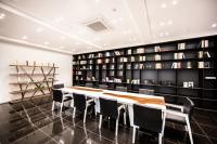 ホテルにある図書室