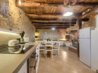 Kuchyňa alebo kuchynka v ubytovaní Holiday Home Susanne by Interhome