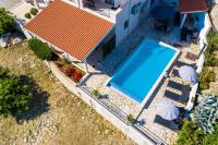 Bazén v ubytovaní Apartments Villa Made 4U alebo v jeho blízkosti