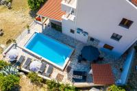 Bazén v ubytovaní Apartments Villa Made 4U alebo v jeho blízkosti