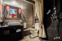 Koupelna v ubytování Suite Opium Den by Justine Apartments Apartamento turístico en Madrid Río