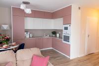 Kuchyňa alebo kuchynka v ubytovaní Apartament Bella Rosa z podziemnym parkingiem