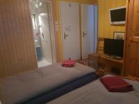TV a/nebo společenská místnost v ubytování Hotel Klein Matterhorn