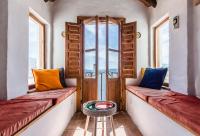 Posteľ alebo postele v izbe v ubytovaní Casa Sol - traditional village house with pool and view