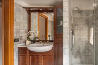 A bathroom at San Marco View Terrace Apartment R&R