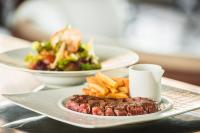 Jídlo v hotelu nebo okolí