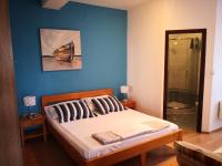 Apartment Plavia Biogradにあるベッド