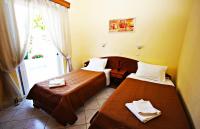 Postel nebo postele na pokoji v ubytování Agios Georgios - 2 Beds - Sleeps 5 - Free Parking