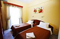 Postel nebo postele na pokoji v ubytování Agios Georgios - 2 Beds - Sleeps 5 - Free Parking