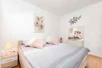 Łóżko lub łóżka w pokoju w obiekcie Apartment Jasna Punat