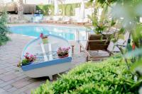 Bazén v ubytování Alacati Marina Palace nebo v jeho okolí