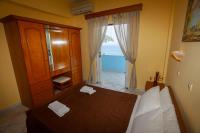 Postel nebo postele na pokoji v ubytování Agios Georgios - 2 Beds - Sleeps 5 - Free Parking