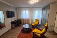 Televízia a/alebo spoločenská miestnosť v ubytovaní Kadarka apartman - Szekszárd