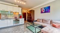 Kuchyňa alebo kuchynka v ubytovaní Apartamenty Cicha by Royal Aparts